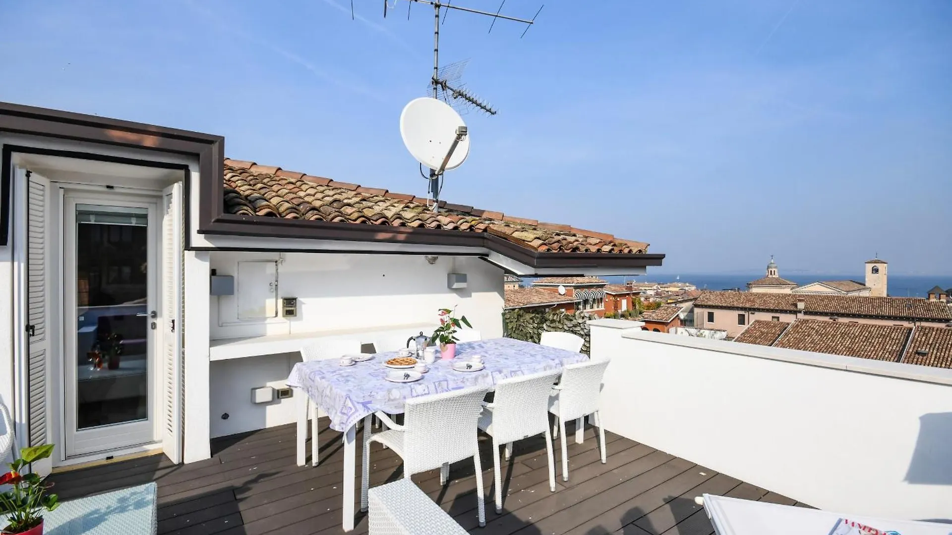 Mgh Luxury - Lake View Penthouse Desenzano Desenzano del Garda Italy