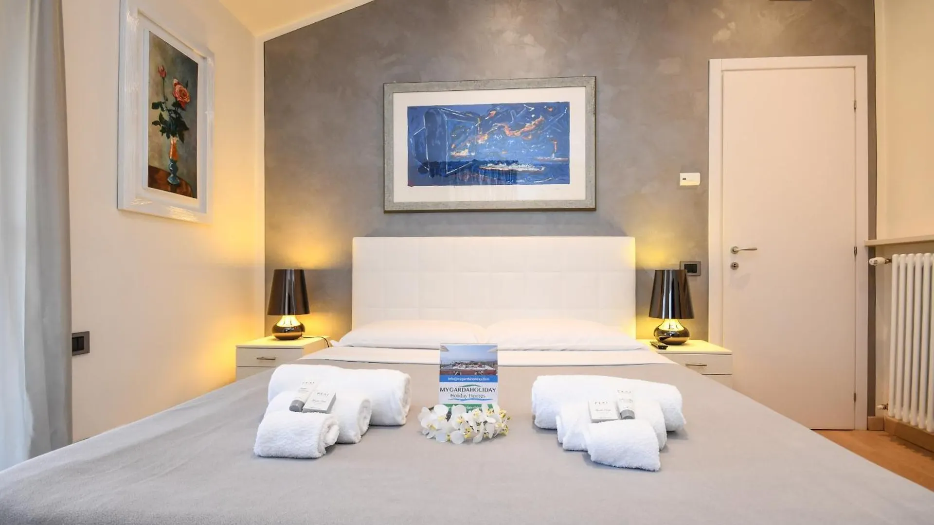 아파트 Mgh Luxury - Lake View Penthouse Desenzano 데센자노델가르다 이탈리아